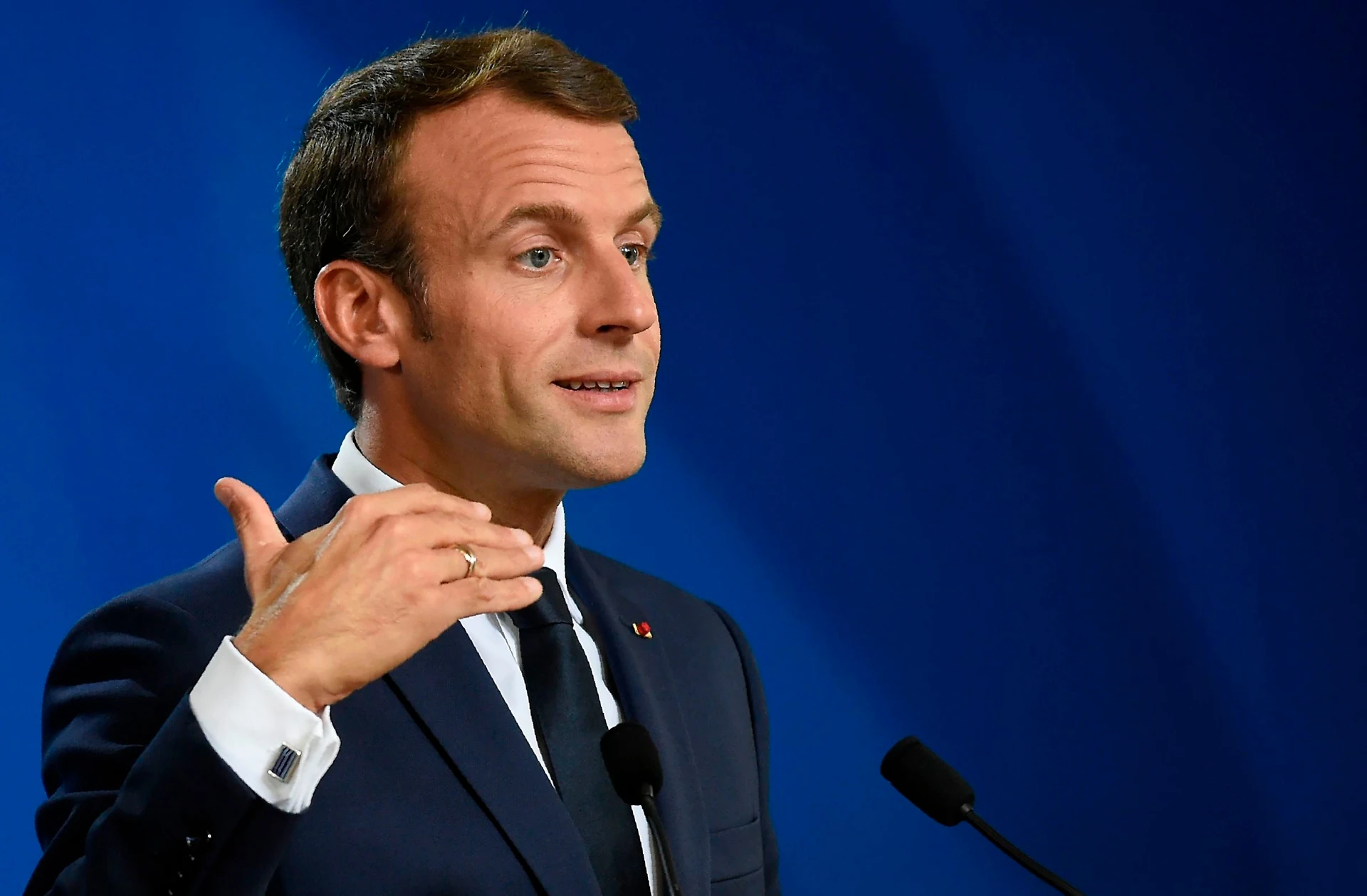 Emmanuel Macron, la Commissione Ue chiede chiarimenti anche sulla manovra francese in deficit