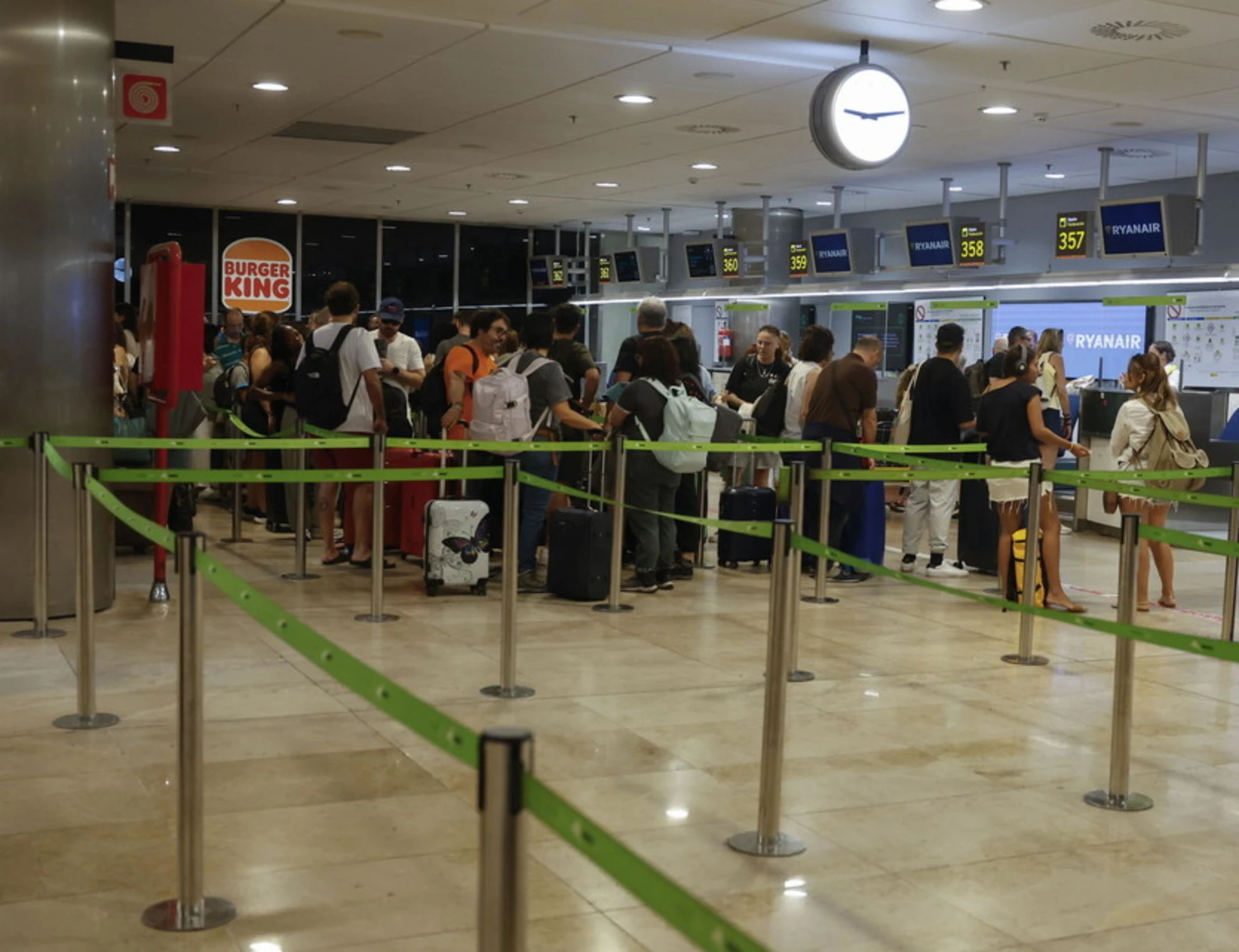 Il Viminale sospende Schengen, stop voli e navi dalla Spagna. FdI: "Difesa dei nostri confini non è negoziabile"