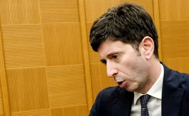 Covid, Roberto Speranza inchiodato dal suo ex consigliere: "Decideva tutto lui"
