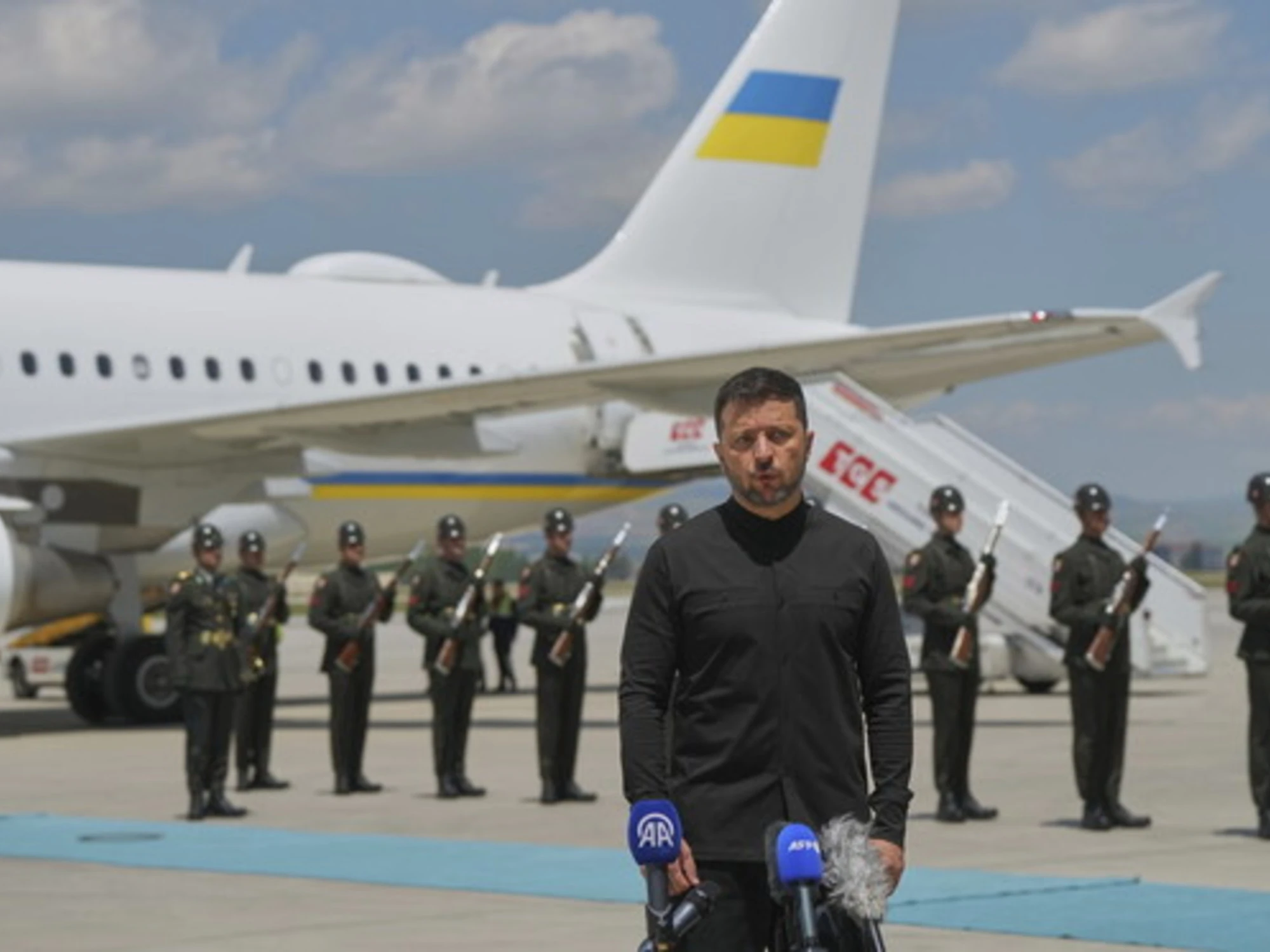 Volodymyr Zelensky, sondaggio-choc: dove vola la fiducia in Patria