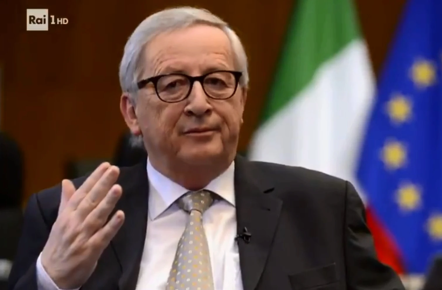 Che tempo che fa, Jean-Claude Juncker e il delirio sulle mucche: Fabio Fazio sorride e annuisce