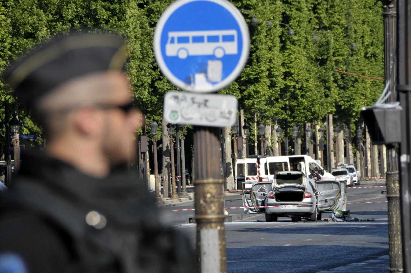 Parigi, esplode una moto davanti alla missione giordana