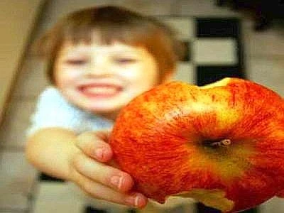 Gli italiani mangiano più biologico, ma sempre meno frutta e verdura