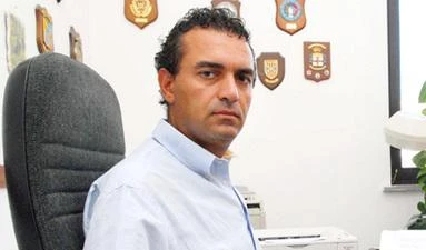 De Magistris a Napoli indaga sulla cacca di cane