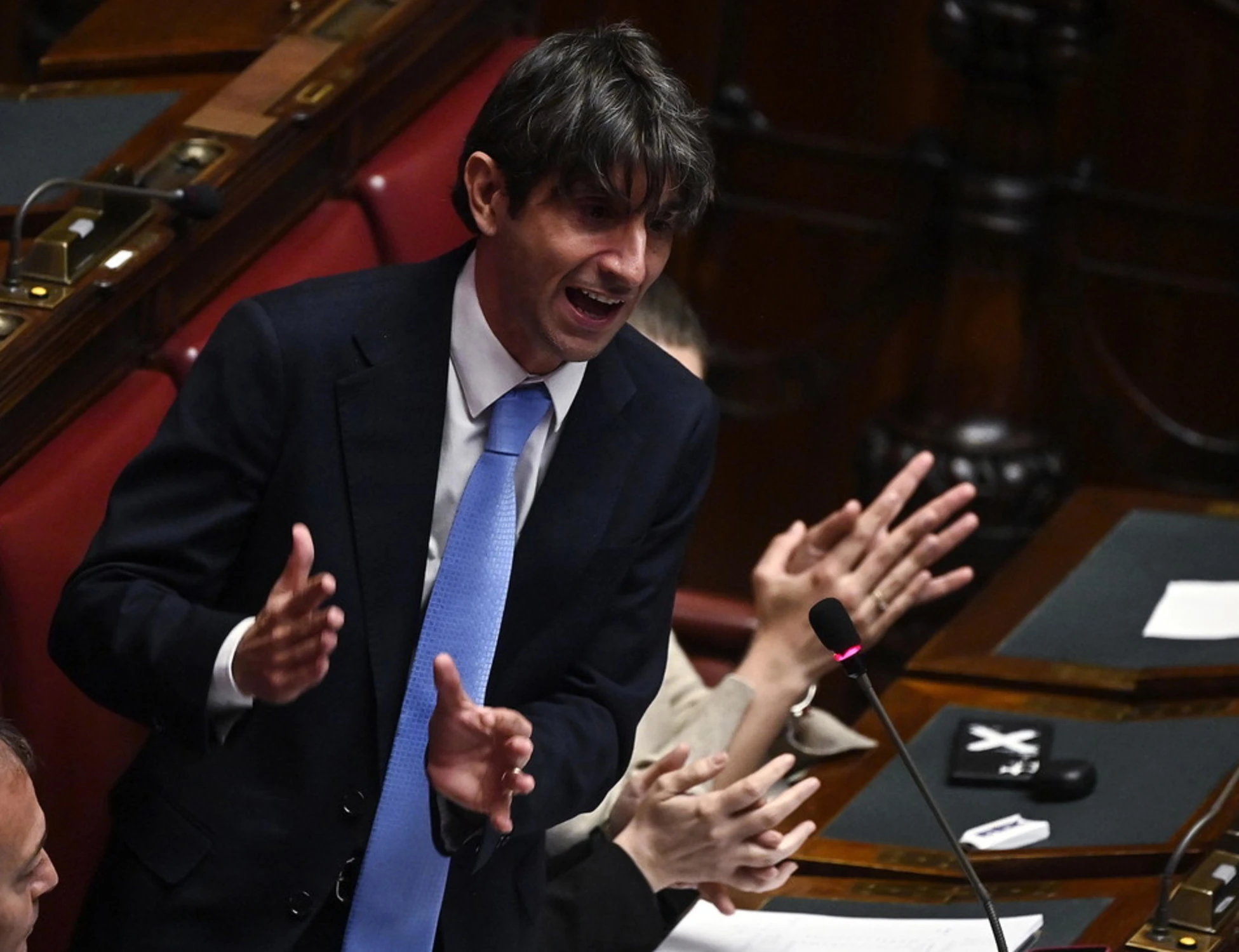 Giovanni Donzelli denuncia la sinistra: "Minacce fisiche in aula, acquisire i filmati"