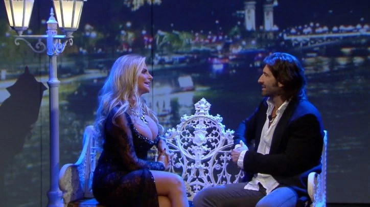 Grande Fratello Vip, Walter Nudo e il raptus sessuale: Francesca Cipriani vestita così? E lui..