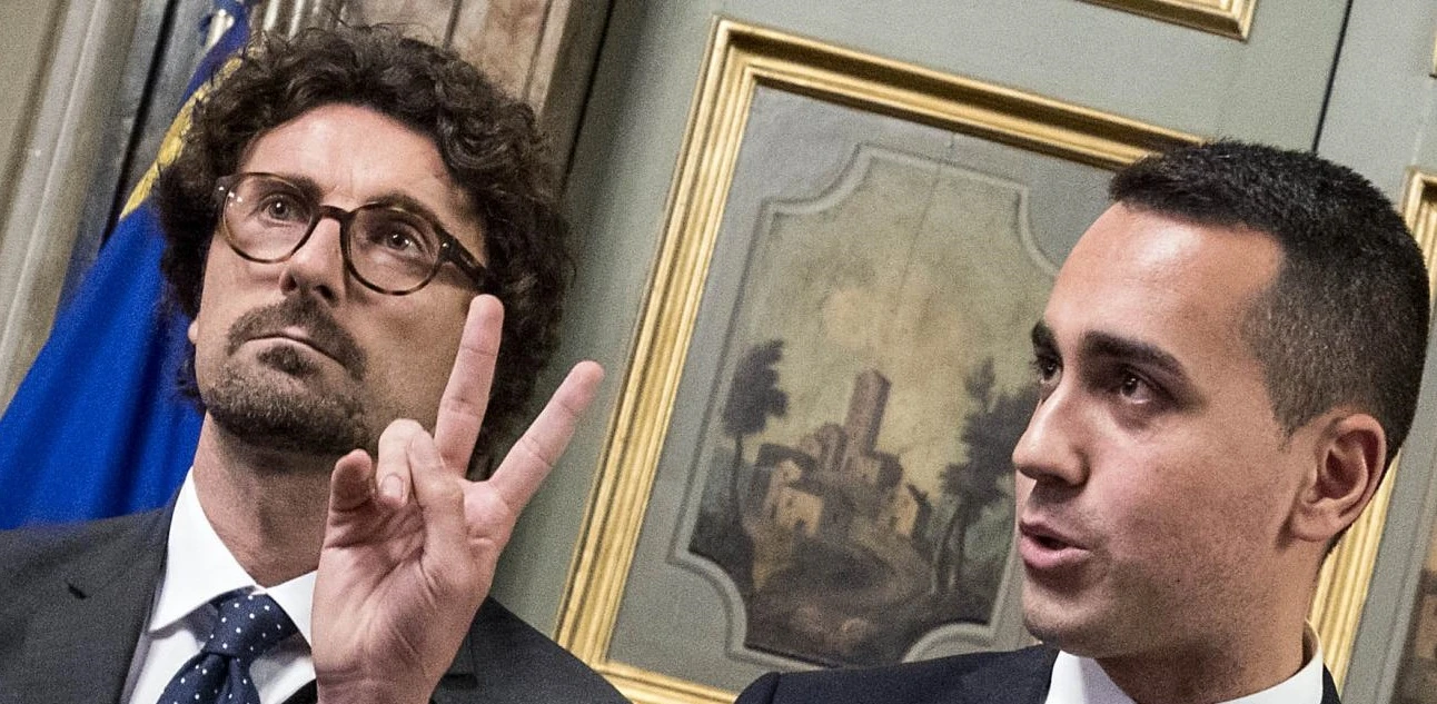 Danilo Toninelli: "Siamo d'accordo con la Lega su flat tax se non danneggia i poveri"