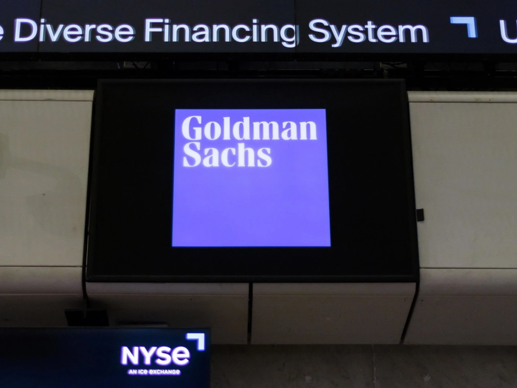 &quot;Rischio basso&quot; Goldman&nbsp;Sachs spiana i gufi anti-Meloni