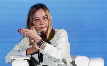 Meloni azzera la sinistra: "Invece di spendere altri 400 milioni di euro..."