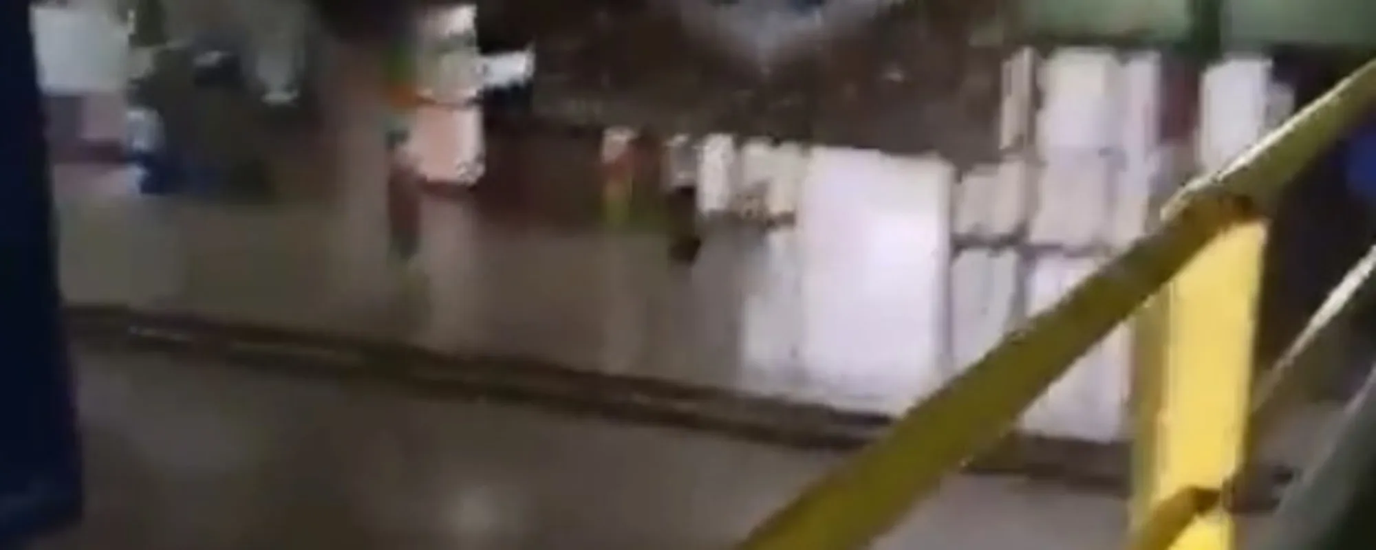 15enne apre il fuoco a scuola: bilancio drammatico, il video