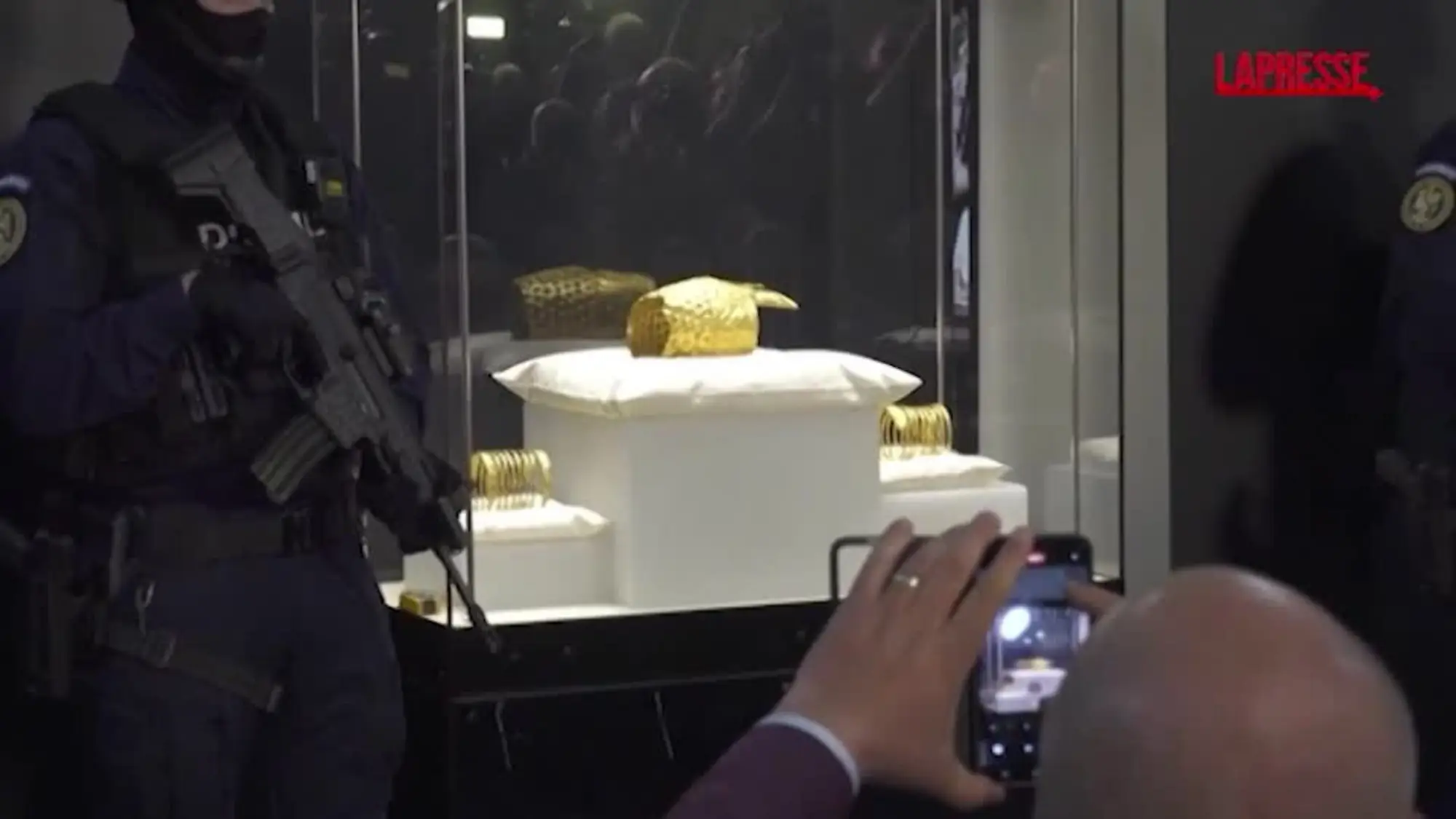 Romania, un prezioso elmo dorato torna al Museo nazionale di storia di Bucarest