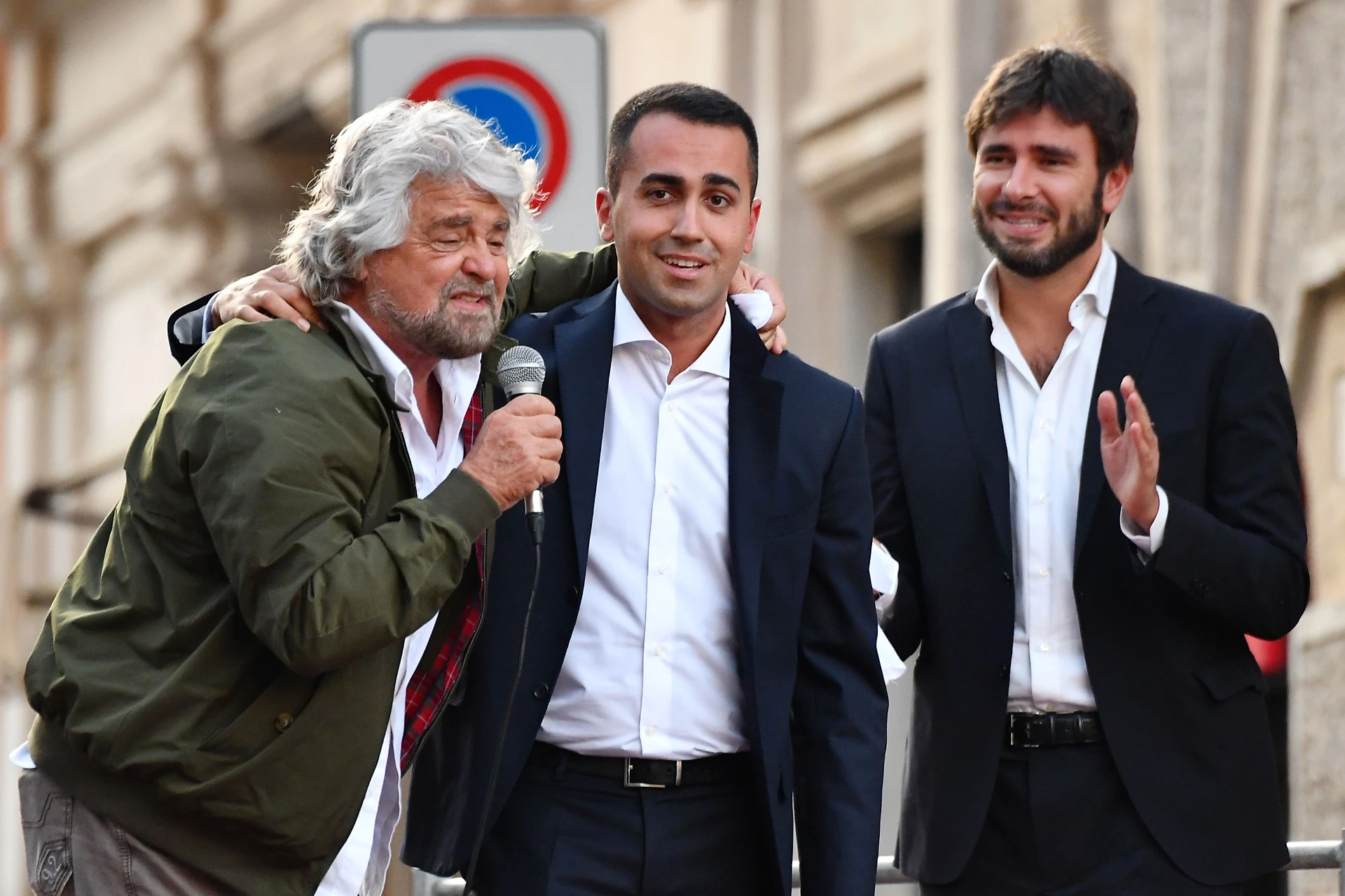 Luigi Di Maio e M5S sputtanati: copiano il programma da Pd e Wikipedia
