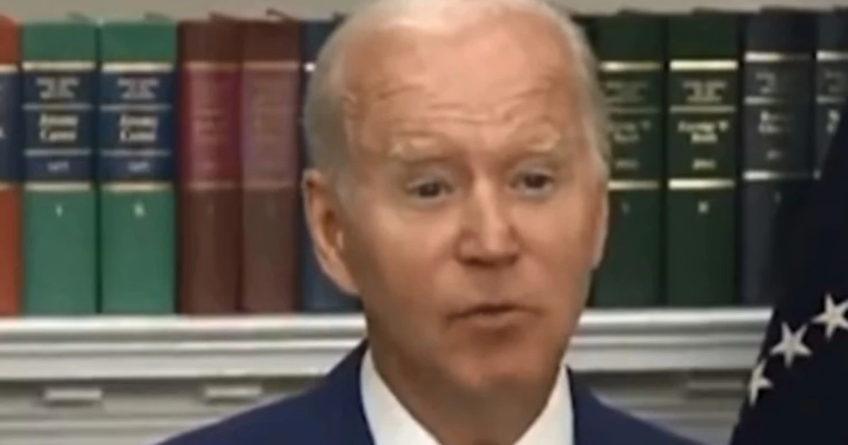 Joe Biden: "Fine citazione, ripeti frase". Gaffe sconcertante: intervengono, ma è troppo tardi