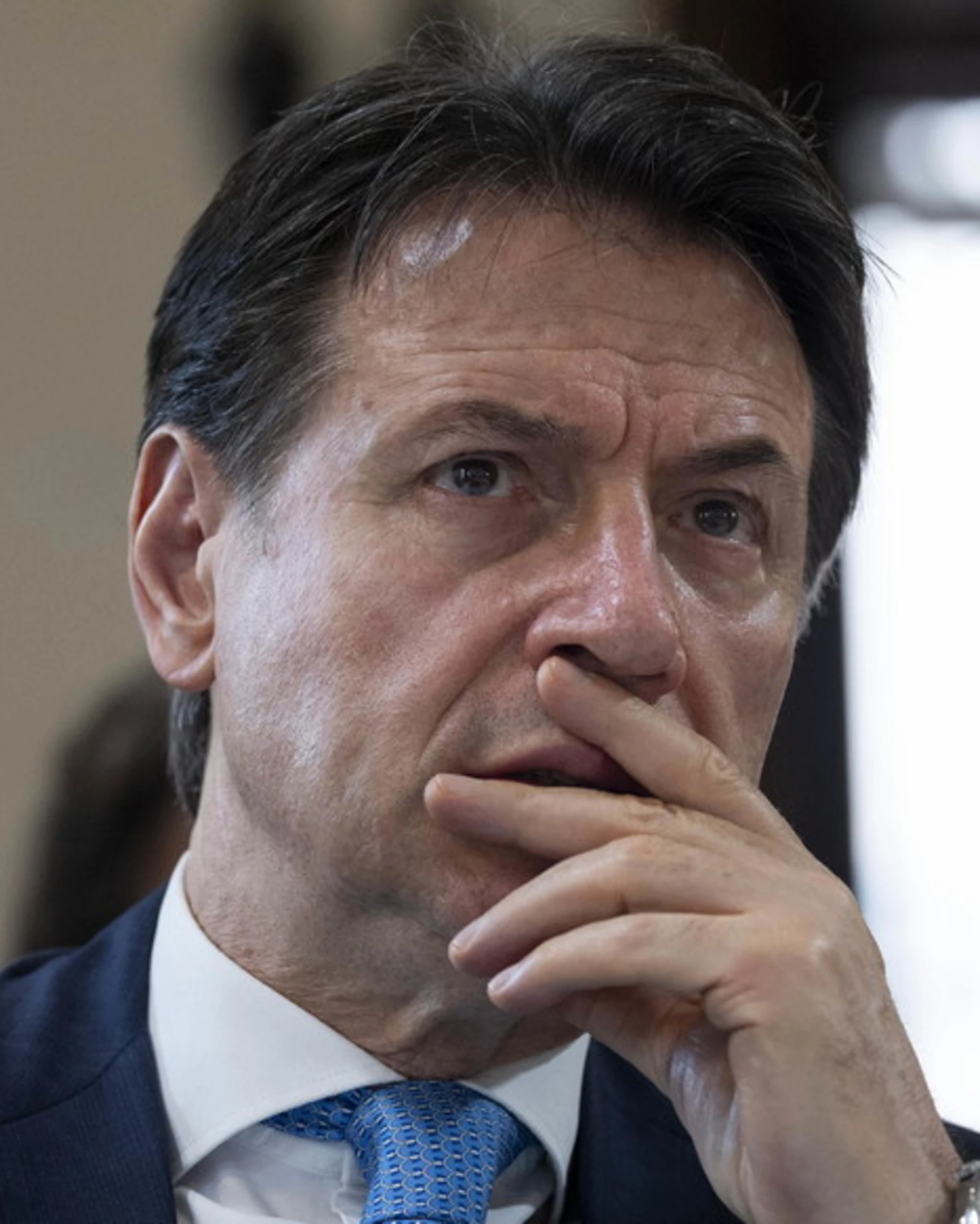 Strage di Bologna, il M5s chiede l'intervento dell'Ue: "Rifletta su ambiguità Meloni"