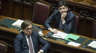 Roberto Speranza ignora Pierpaolo Sileri: vaccino, il grillino tagliato fuori dalle riunioni