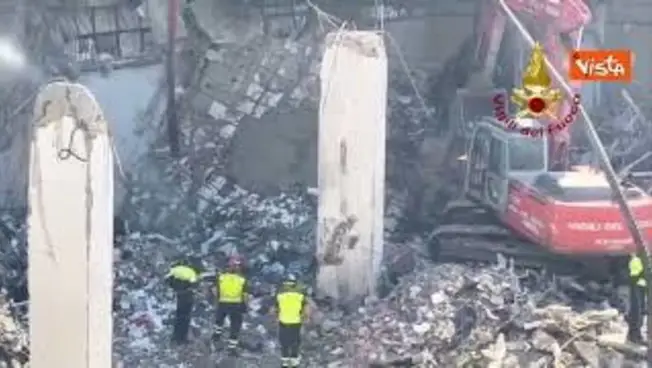 Leggi l'articolo: Crollo edificio Messina, proseguono le ricerche dei 2 dispersi