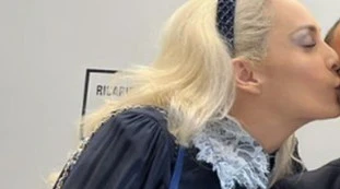 Marta Fascina? Dove la fotografano col Cav nel mezzo del caos