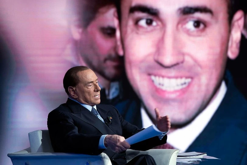 Luigi Di Maio, Silvio Berlusconi: "Lo denuncio, mi ha dato del traditore della patria"