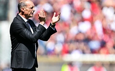 Il Milan vince col Genoa e ha un piede in Champions. Disastro-Juve, Roma ok