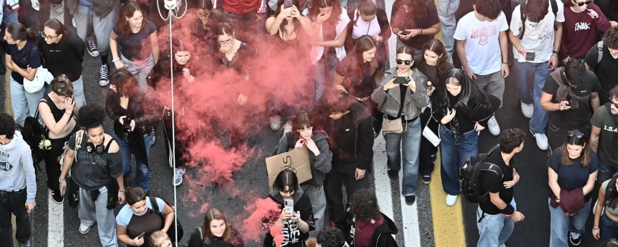 "Lo insegna Tito": ecco gli studenti "democratici", un gesto-choc
