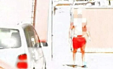 Gallipoli, fotografato a torso nudo sotto la doccia? Vuole spennare Google