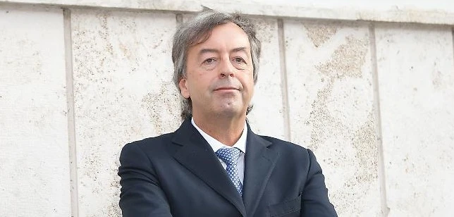 Coronavirus, Roberto Burioni: "Possibile la trasmissione da persone senza sintomi, lotta difficilissima"
