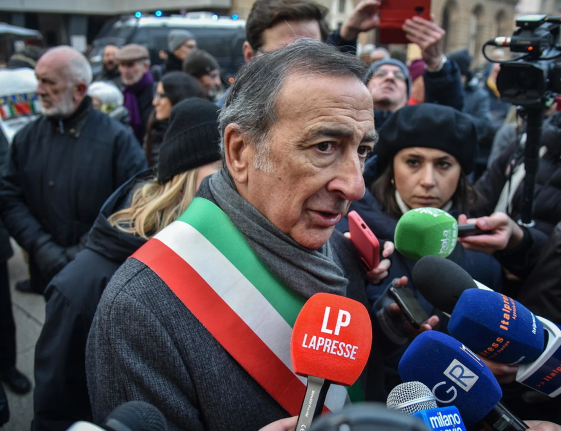 Beppe Sala, "il gip l'ha escluso": a cosa si aggrappa per non cadere