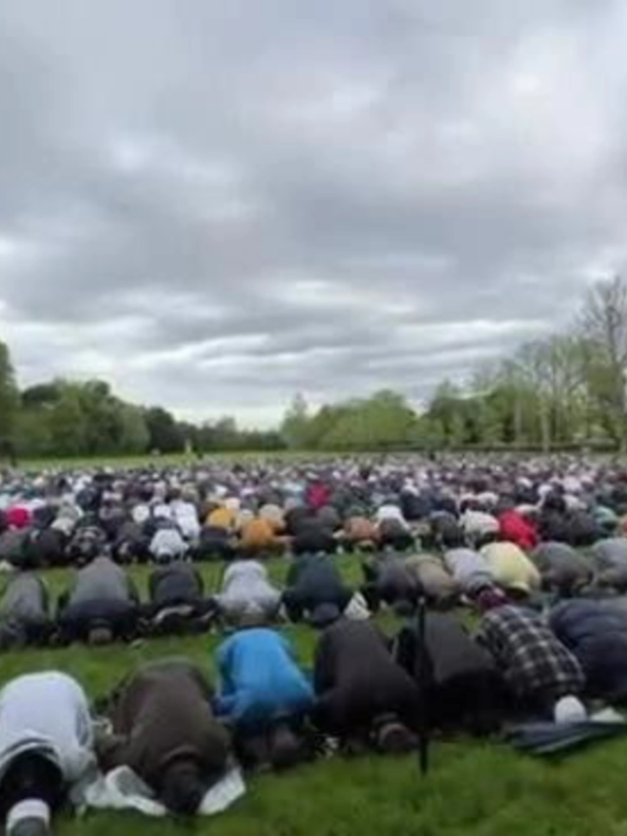 Ramadan in parrocchia. E Meloni bruciata