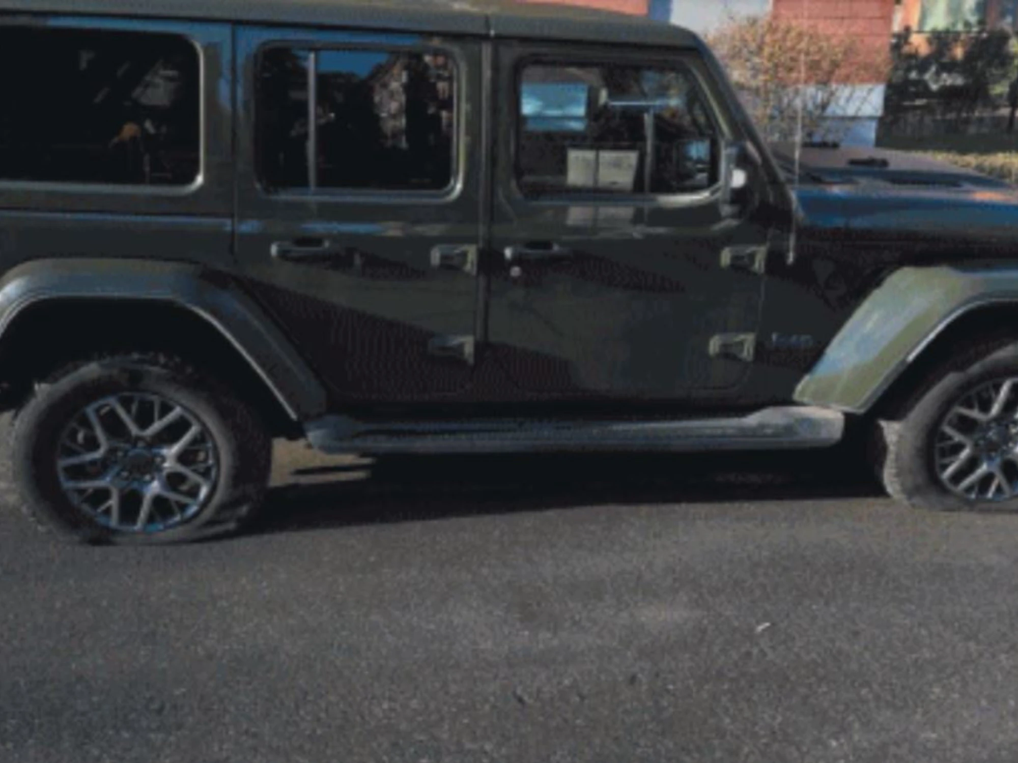 Milano, auto danneggiate, è caccia al vandalo