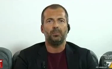 https://media.liberoquotidiano.it/5QTU4IbNuylsUeIoNDyOSmcycXZnzQb1b9DKC5CoHCY/width:800/quality:90/aW1hZ2VzLzIwMjUvMDkvMTYvMTMzOTM3Mjg2LWVhNGZkZDhkLTM1ZjYtNDRjZS1hZDY4LTBkMjM0NzdhYTRmMi5qcGc.webp