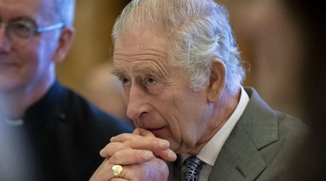 Re Carlo, "prolungata la degenza". Poi l'annuncio: "Dimesso"