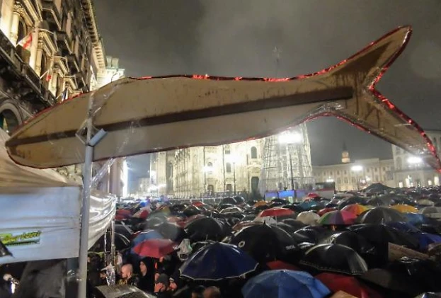 Sardine apolitiche? Mica tanto: cosa spunta nel loro passato. Quel legame indissolubile con Carola Rackete