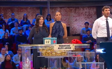 Affari tuoi, Giulia e l'ormone impazzito: "Vicina di casa? Mai vista"