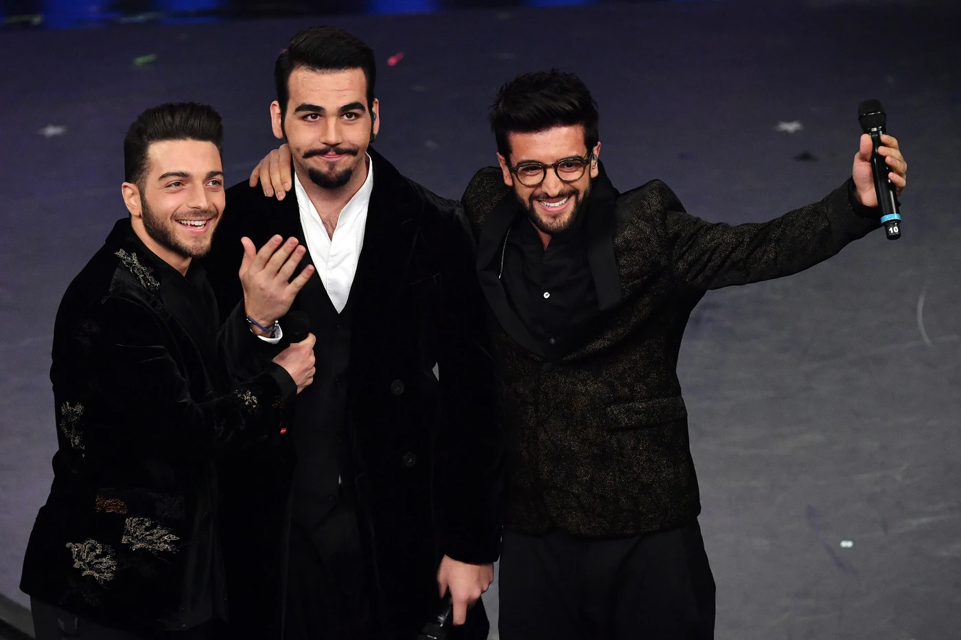 Domenica In, Il volo assenti: linciati in diretta, "il cartello dei cantanti". Furia di Mara Venier