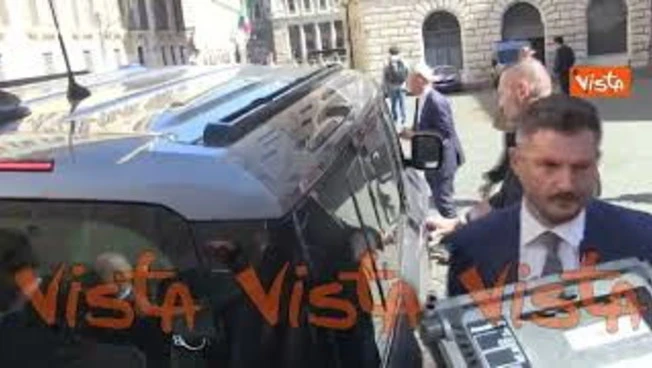 https://media.liberoquotidiano.it/5U4escp45VWtFEk1n7yqeeuyD7VHoDtsZYNX0Z5hC34/width:800/quality:90/aW1hZ2VzLzIwMjUvMTAvMDIvMTEzMTEzNTM5LTZhNzBhMTkzLTdlMWQtNDYyYi04MzhlLTg4ODE1ZTkwY2MyMy5qcGc.webp