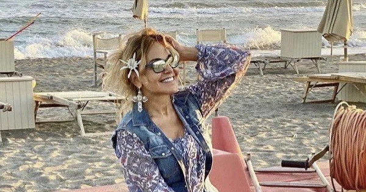 Barbara D'Urso, un pattino da restarci secchi: in versione bagnino, l'ultima foto è un trionfo sexy