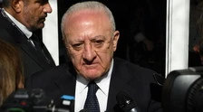 Vincenzo De Luca, il delirio contro Milano: "Vergogna sulla pelle dei napoletani", tutta "colpa" di questa pubblicità
