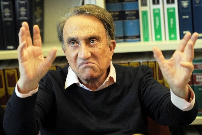 Mediaset, Emilio Fede indagato: foto compromettenti, "voleva ricattare i dirigenti che l'hanno licenziato"