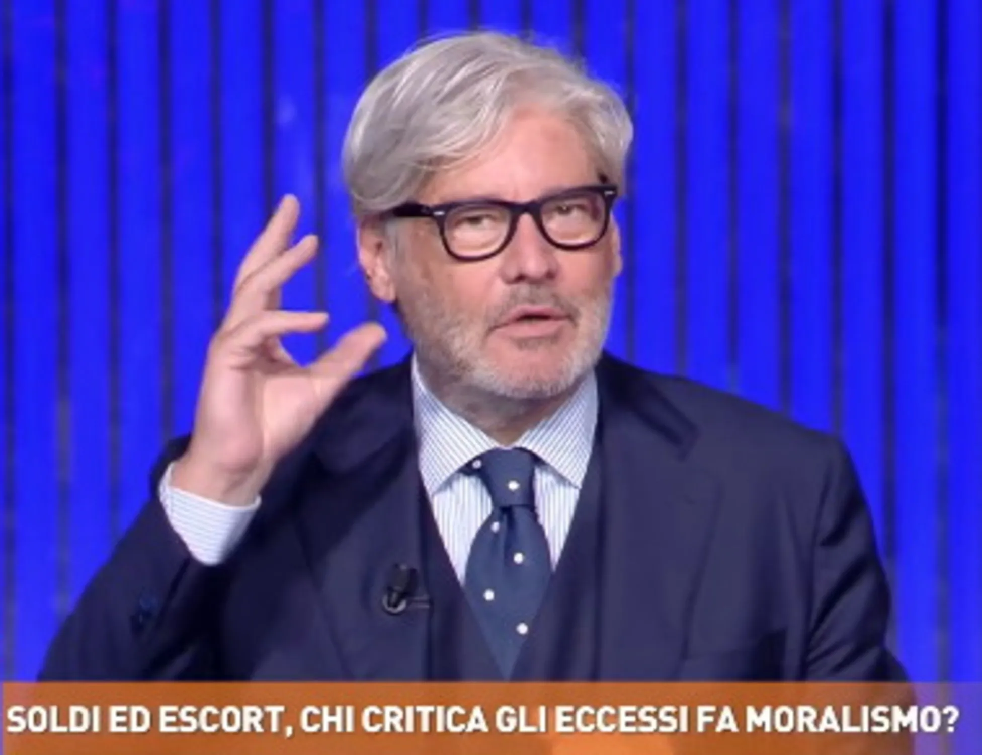 Escort, Del Debbio scatenato a Dritto e Rovescio: "Io e Cacciari prendiamo un pullman e..."