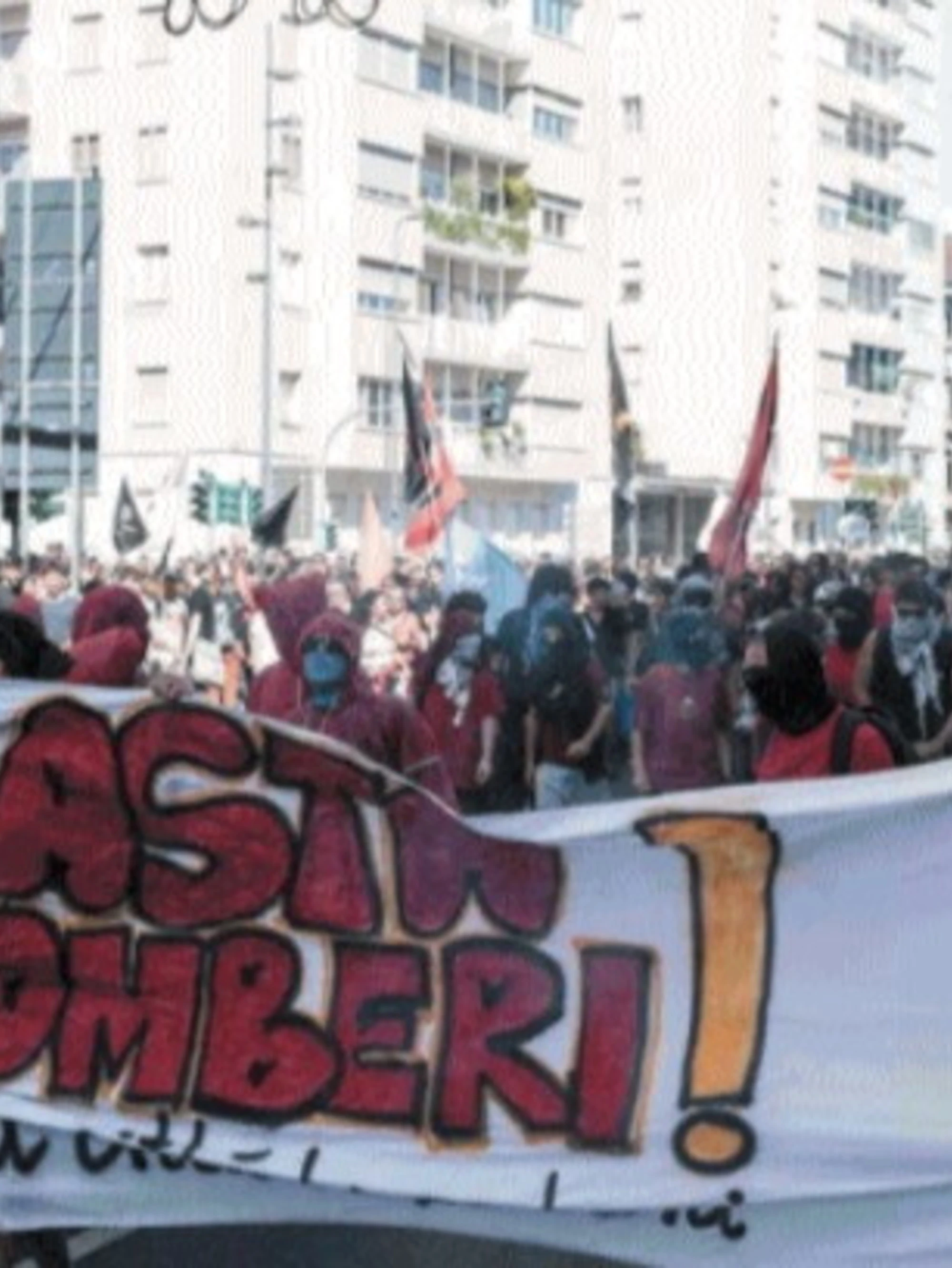 Leoncavallo senza vergogna: rifiuta il "regalo" del Comune