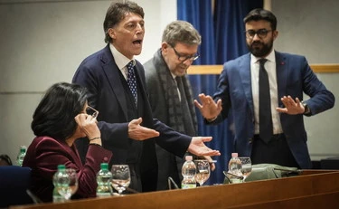 Fico, assessore Cuomo "non eleggibile". terremoto in Campania salta tutto?
