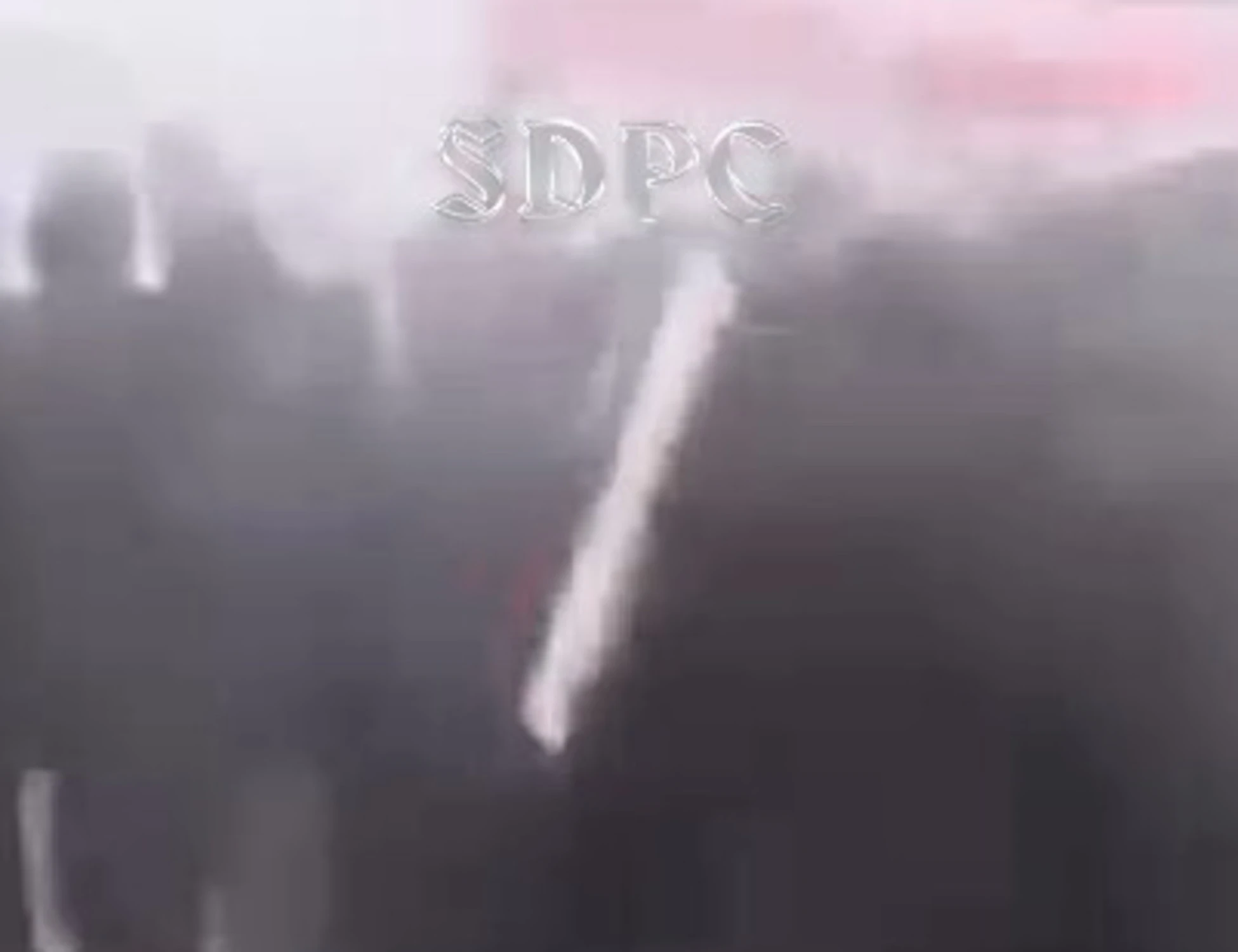 Scontro tra polizia e manifestanti: gli idranti scacciano gli estremisti