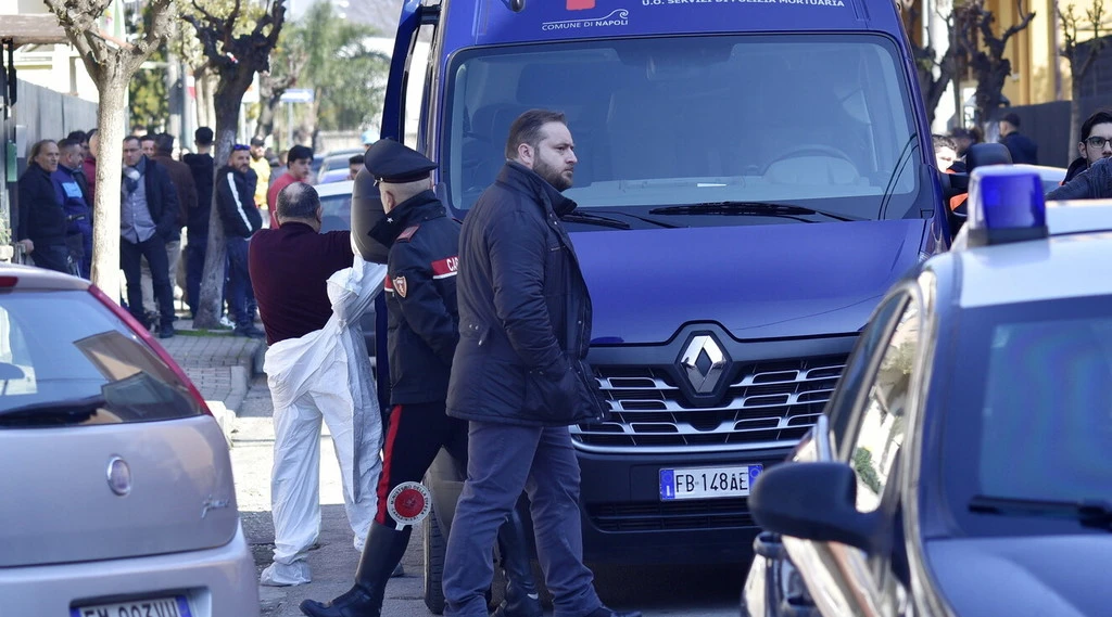 Napoli, bimbo di 4 anni caduto dal balcone e morto: orrore, fermato il domestico. La scoperta sul suo passato