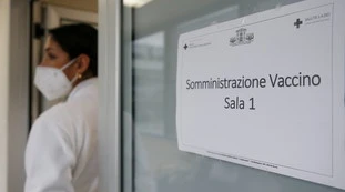 Bollettino 24 agosto, come incide la variante Delta su morti e ricoveri: resta un mese per salvarci con il vaccino
