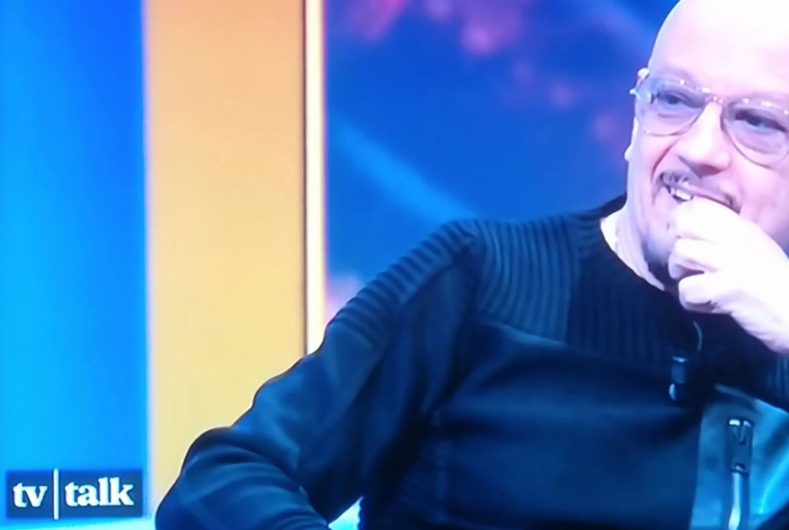 Tv Talk, Enrico Ruggeri incorona Maria De Filippi: la verità dietro il successo dei suoi cantanti