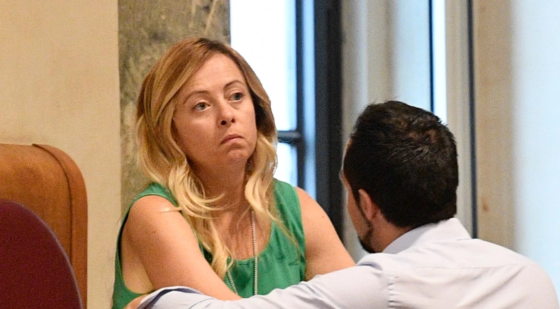 Giorgia Meloni, una furia contro Virginia Raggi su via Almirante a Roma