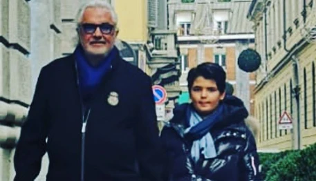 Flavio Briatore su tutte le furie, pubblica una foto con il figlio Nathan e piovono critiche: la dura replica