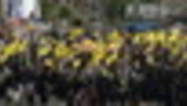 Sostenitori di Hezbollah celebrano anniversario liberazione a Beirut