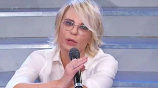 Maria De Filippi, "non ho soldi per mangiare": la star di Uomini e Donne rovinata