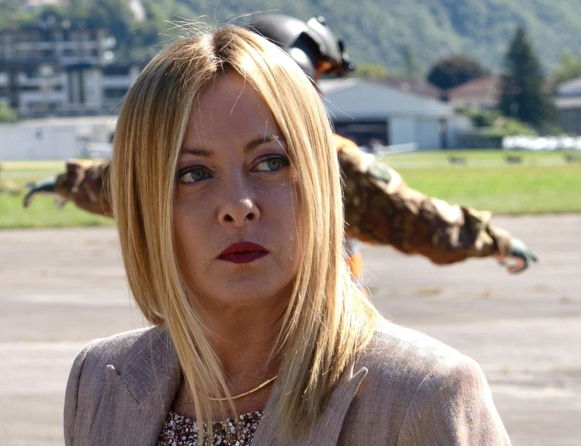 Meloni, minaccia-choc a Torino. Il premier: "Orgogliosa di essere accostata a Kirk"